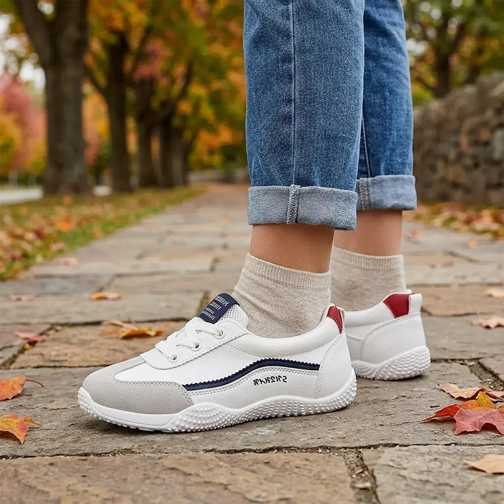 🎁【35-40】Teniși cu vârful rotund pentru femei, în stil german – pantofi ușori, aerisiți, plați, de zi cu zi – design clasic alb