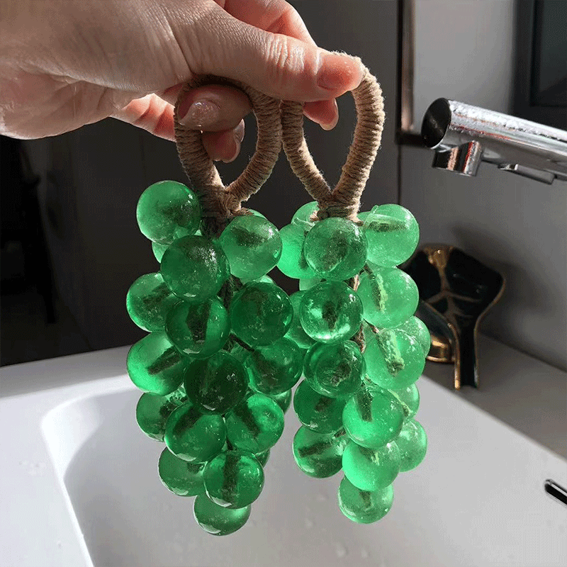 【Kúp 3, získaj 2 zadarmo】🎄 Ručne vyrobené mydlo z hrozna a jahôd – perfektný vianočný darček 🎁