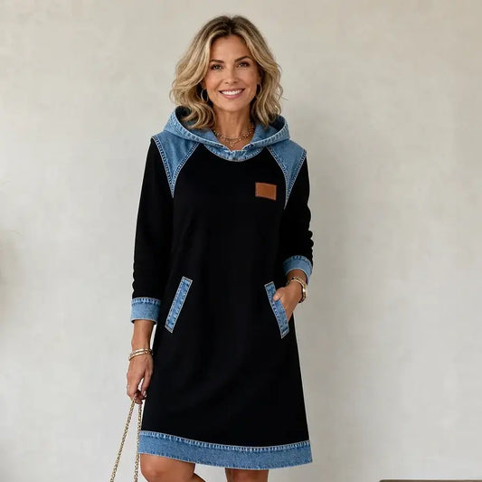 Rochie nouă din denim pentru iarnă, cu glugă și design modern din materiale îmbinate (patchwork)