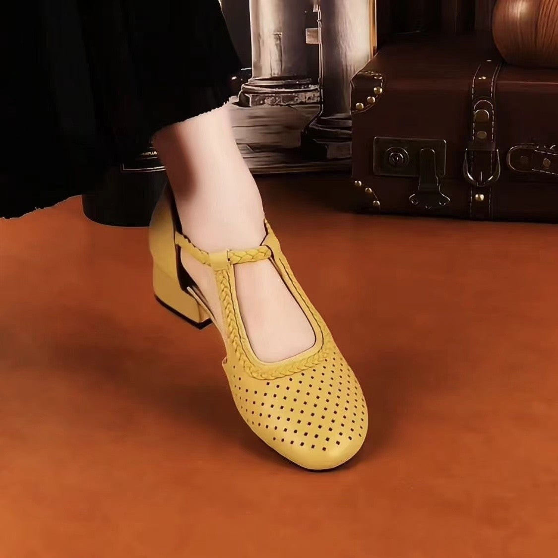 🔥Αγοράζεις 1, παίρνεις 1 δωρεάν 🔥【35-40】Καλοκαιρινά πέδιλα 2025 με φαρδύ τακούνι και μαλακό διάτρητο δέρμα