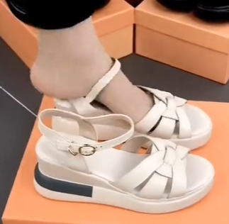 👡【Calitate bună la preț avantajos🎁】Sandale noi cu talpă groasă și vârf decupat cu talpă moale