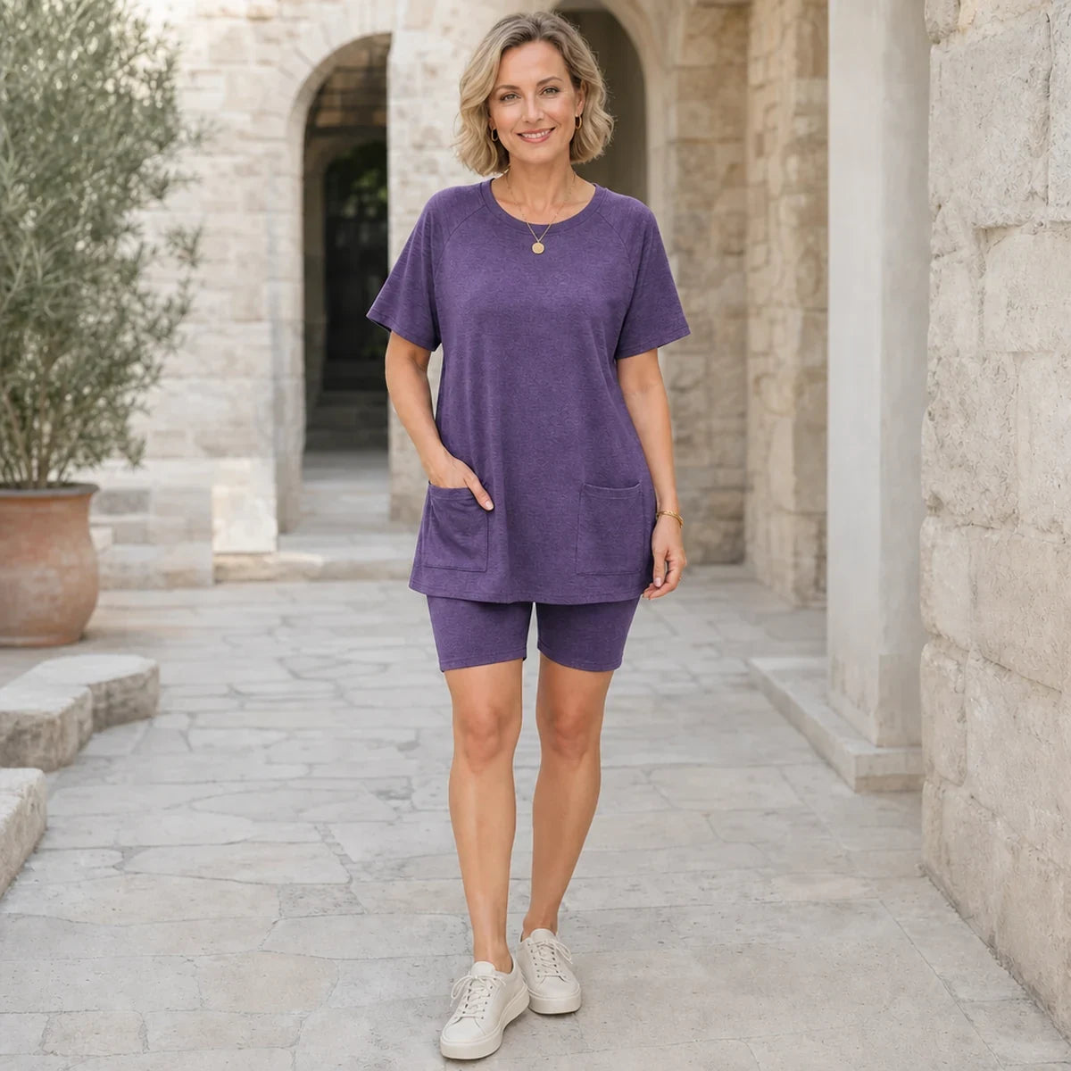 ✨Set Casual de Damă din 2 Piese cu Bluză cu Buzunare și Pantaloni Scurți – Material Premium Moale, Respirabil și Elastic, Ideal pentru Casă și Sport✨