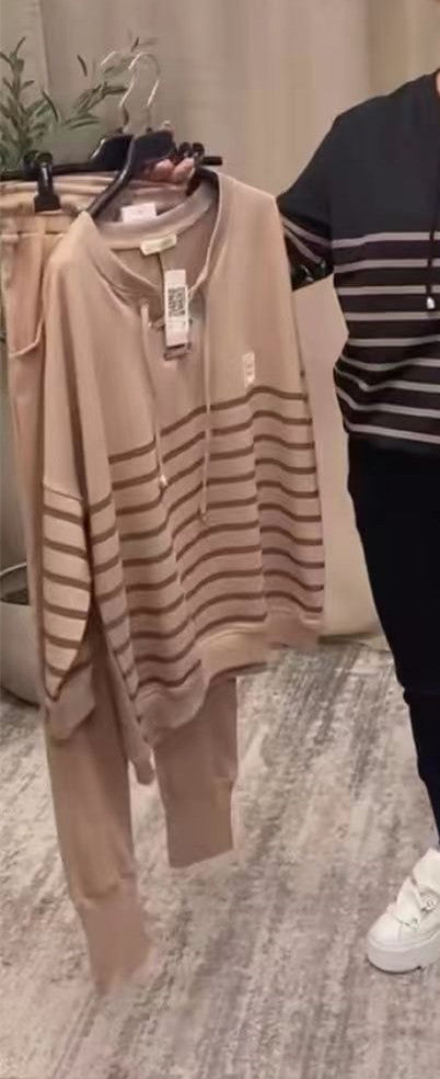 🔥Nowy model z rabatem 49%🔥✨ Dwuczęściowy dres w paski🐏