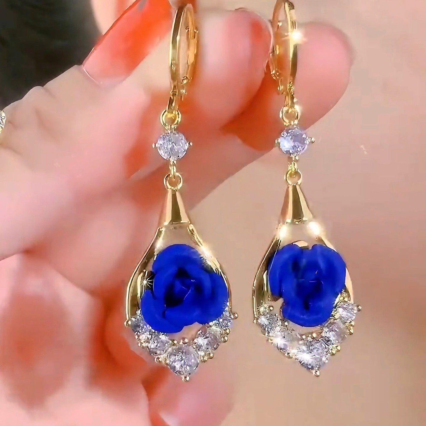 🌹✨【4 szett】Luxus, elegáns, gyémántokkal kirakott rózsa fülbevalók