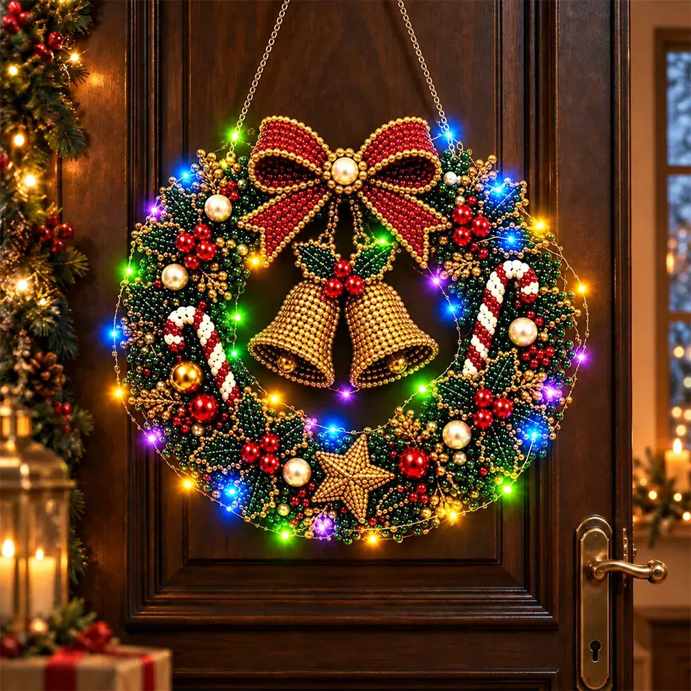 🎄 Coroniță DIY de Crăciun cu Diamante, Perle și Lumini LED! Placă Acrilică Rezistentă · 9 Modele Festive · Decor Perfect pentru Uși, Pereți și Fereastră · Cadou Creat cu Suflet!