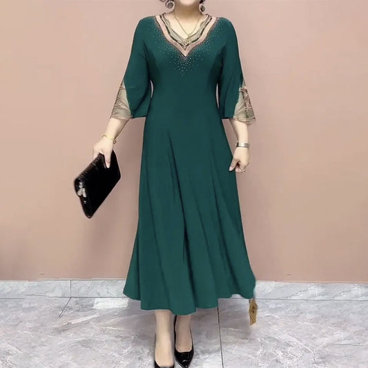 Promoție de vară cu timp limitat💥【M-5XL】Noua rochie elegantă cu tiv larg și de mari dimensiuni cu decolteu în V 2025